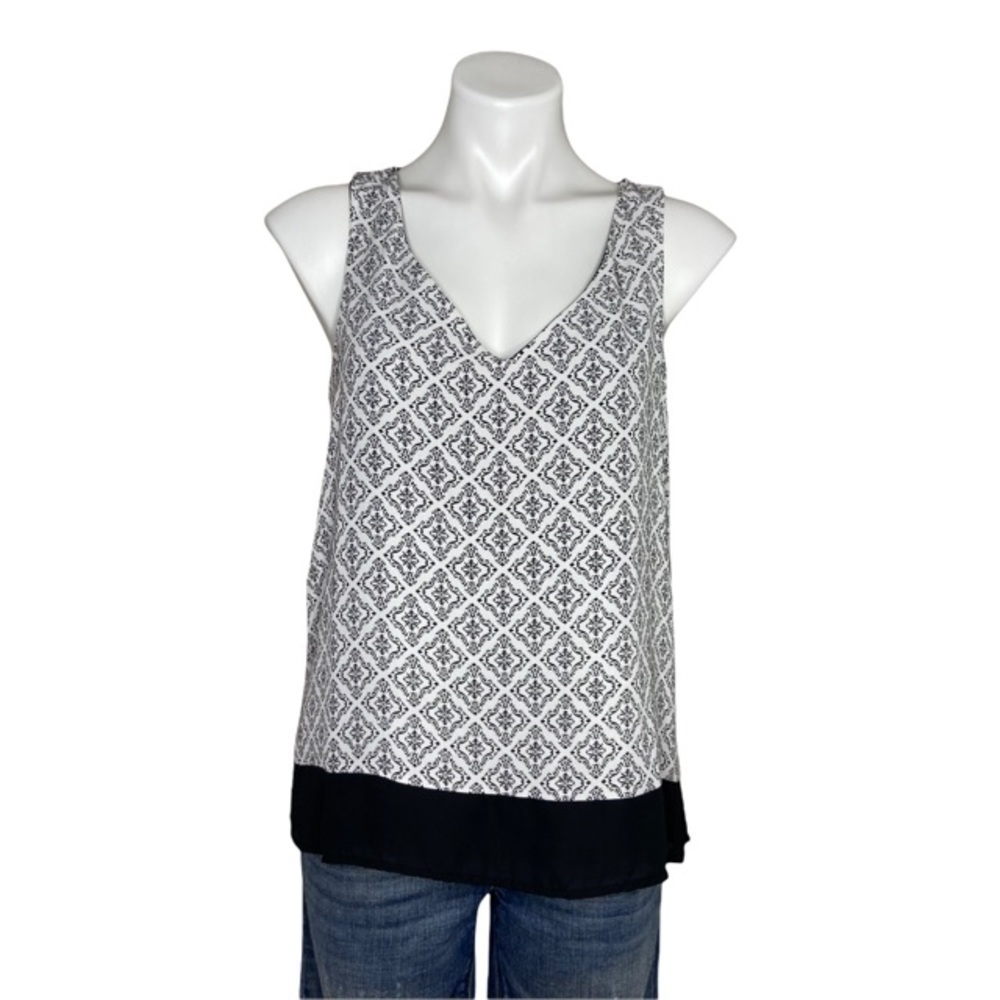 🌻NWT Forever21 Woven Top Blouse Ivory & Black VNeck